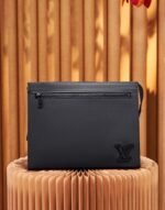 Louis Vuitton M59329 handbag diagonal cross bag dual-use MESSENGER VOYAGE handbag