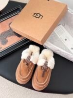 UGG Slippers - Image 2