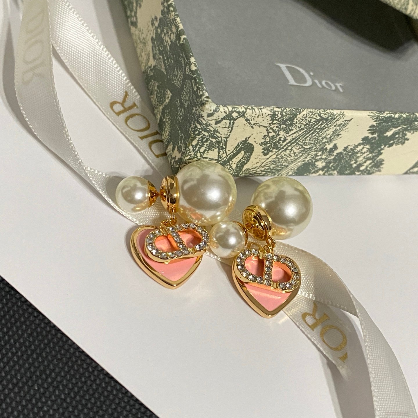 1 DIOR Love Crystal Diamond Letter CD Earstuds - Image 1