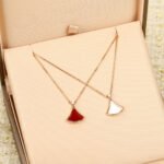 Bvlgari Diva'dream necklace with exquisite lines - Image 2