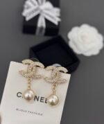 Chanel Super Classic Series Full Diamond C Pearl Ear Hanger - Image 2