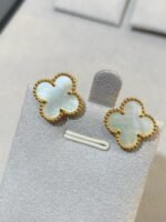 Van Cleef&Arpels Gold Red Jadeite Clover Earrings - Image 2