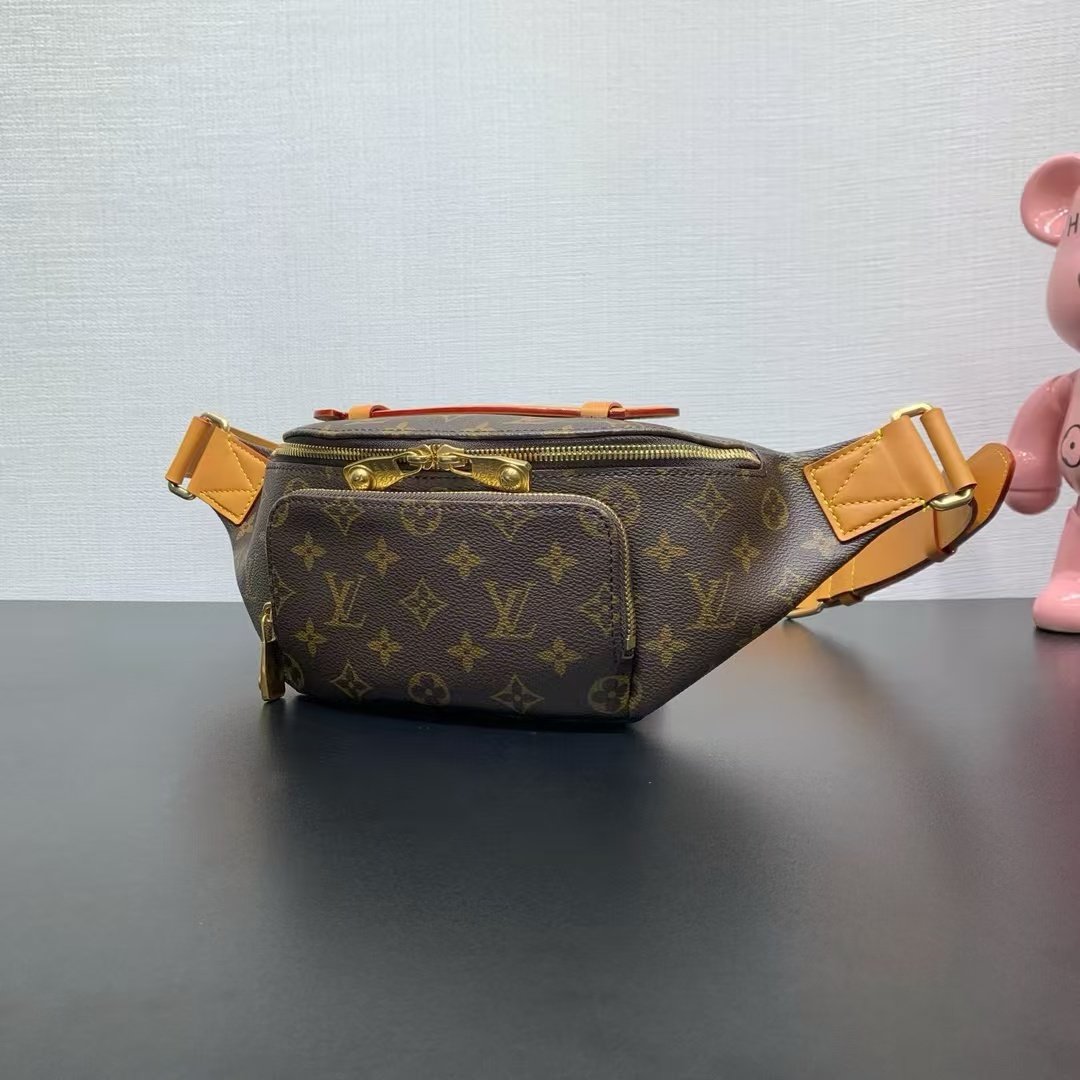 2 Louis Vuitton Rush waist bag M14019 - Image 1