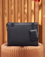 Louis Vuitton M59329 handbag diagonal cross bag dual-use MESSENGER VOYAGE handbag - Image 3