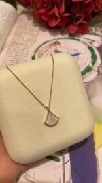 Bvlgari Natural White Mother-of-Pearl rose gold necklace - Image 2