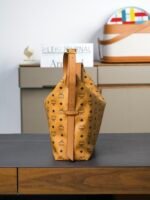 𝙈𝘾𝙈𝘼𝙧𝙚𝙣𝙃𝙤𝙗𝙤 New Cognac Color Large Shoulder Backpack - Image 3