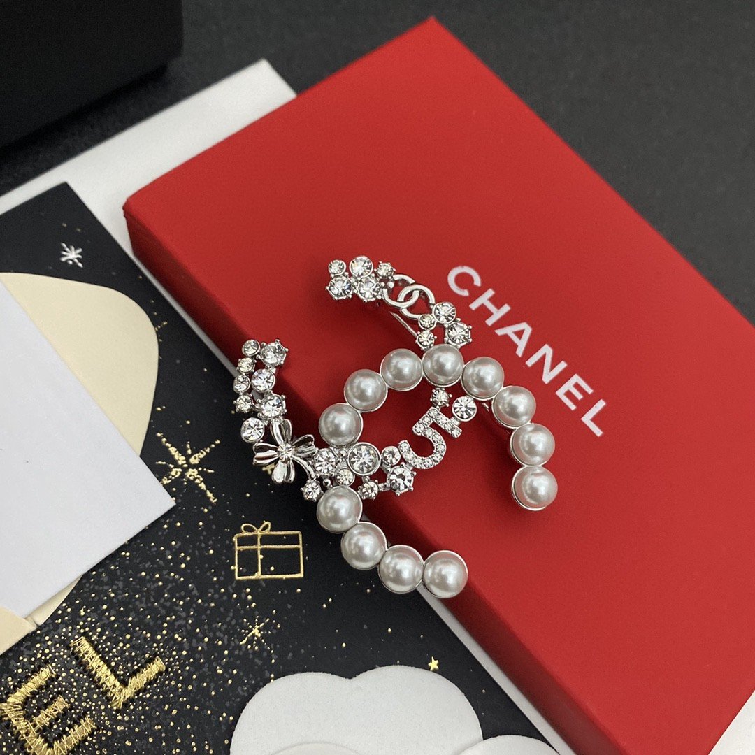 2 Chanel pearl camellia crystal diamond letter combination brooch - Image 1