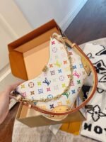 LV Boulogne铆钉牛角包 - Image 2