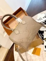 LV 牛皮压花枕头包 SPEEDYM61252 - Image 2