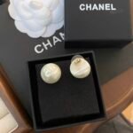 Chanel 25C pearl earrings - Image 5