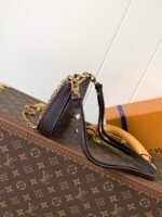 Louis Vuitton [Easy Pouch Handbag] - Image 3