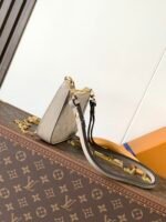 Louis Vuitton [Easy Pouch Handbag] - Image 3