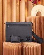 Louis Vuitton M59329 handbag diagonal cross bag dual-use MESSENGER VOYAGE handbag - Image 4