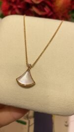 Bvlgari Natural White Mother-of-Pearl rose gold necklace - Image 3