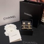 Chanel white leather earrings - Image 4