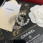 Chanel pearl camellia crystal diamond letter combination brooch - Image 4