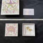 Dior classic size pearl earrings - Image 3