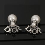 Dior pearl earrings - Image 4