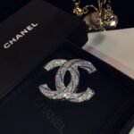 CHANEL brooch - Image 4