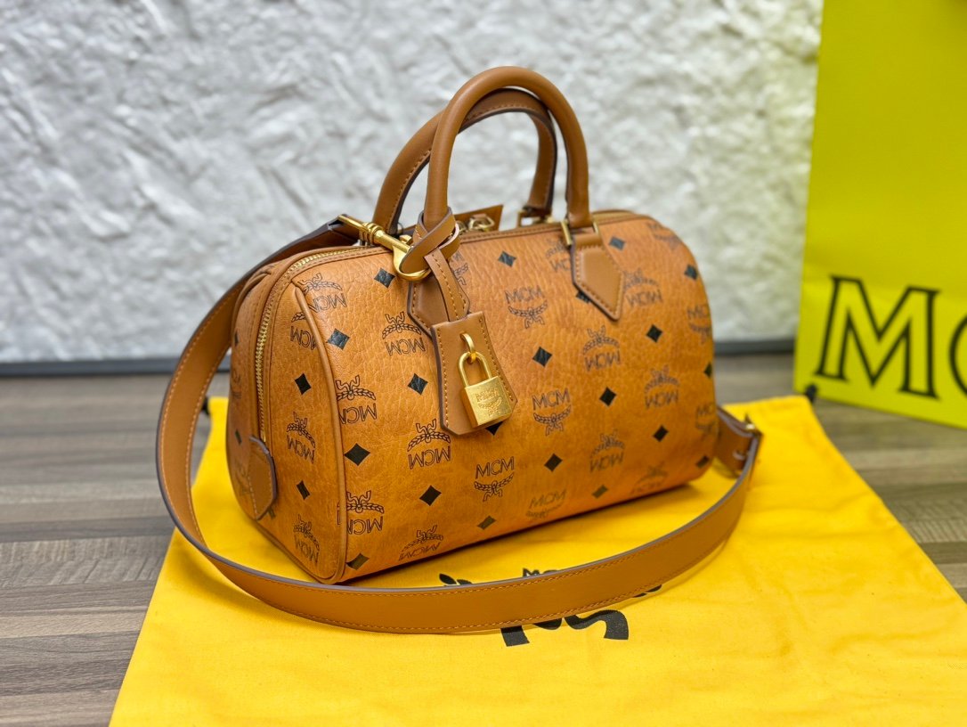 4 MCM ๐๐น๐น๐ฎ๐ฉ๐ถ๐๐ฒ๐๐ผ๐ New Cognac Color Mini # Boston Bag - Image 1