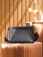 The Poch ette Voyage at Louis Vuitton M81124 Black Flower House - Image 5