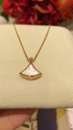 Bvlgari Natural White Mother-of-Pearl rose gold necklace