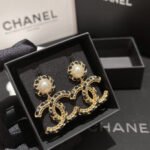 Chanel white leather earrings - Image 3