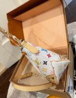 LV Boulogne铆钉牛角包 - Image 4