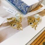 Dior pearl earrings - Image 4