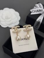 Chanel Super Classic Series Full Diamond C Pearl Ear Hanger - Image 5