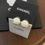 Chanel 25C pearl earrings - Image 4