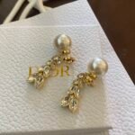 Dior pearl horse eye tassel earrings - Image 5