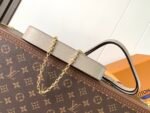Louis Vuitton [Easy Pouch Handbag] - Image 5