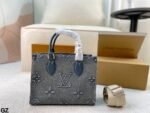 LV 浮雕牛仔onthego - Image 5