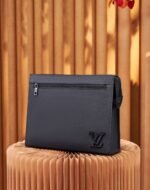 Louis Vuitton M59329 handbag diagonal cross bag dual-use MESSENGER VOYAGE handbag - Image 6