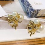 Dior pearl earrings - Image 3