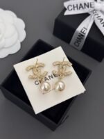 Chanel Super Classic Series Full Diamond C Pearl Ear Hanger