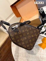 LV Keepall Bandouliere 30 - Image 4