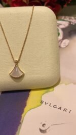 Bvlgari Natural White Mother-of-Pearl rose gold necklace - Image 6