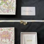 Dior classic size pearl earrings - Image 6