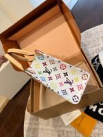 LV onthego eastwest压花横版托特包 - Image 6