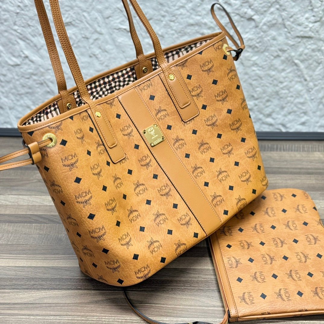6 MCM ๐๐ถ๐ ๐ฉ๐ถ๐๐ฒ๐๐ผ Classic Medium Brown Double sided Shopping Bag - Image 1