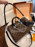 LV Keepall Bandouliere 30 - Image 6