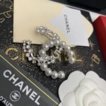 Chanel pearl camellia crystal diamond letter combination brooch - Image 7