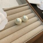 Chanel 25C pearl earrings - Image 2