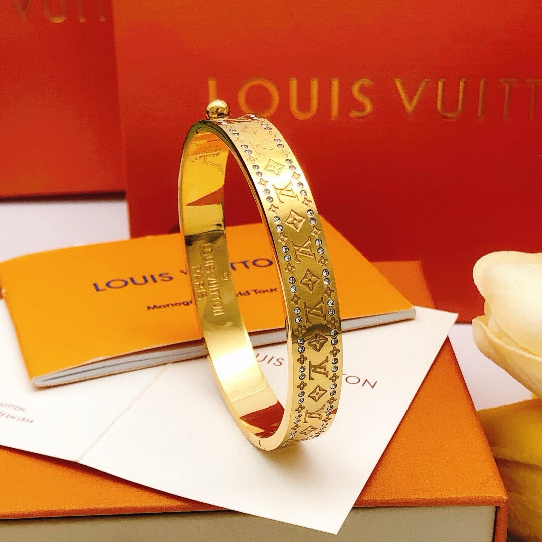 8 Louis Vuitton Golden Vintage Bracelet - Image 1