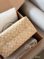 coach | 卡其白托特包city33 - Image 5