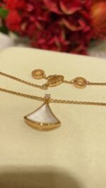Bvlgari Natural White Mother-of-Pearl rose gold necklace - Image 7