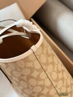 coach | 卡其白托特包city33 - Image 6