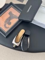 CHANEL Mules - Image 3